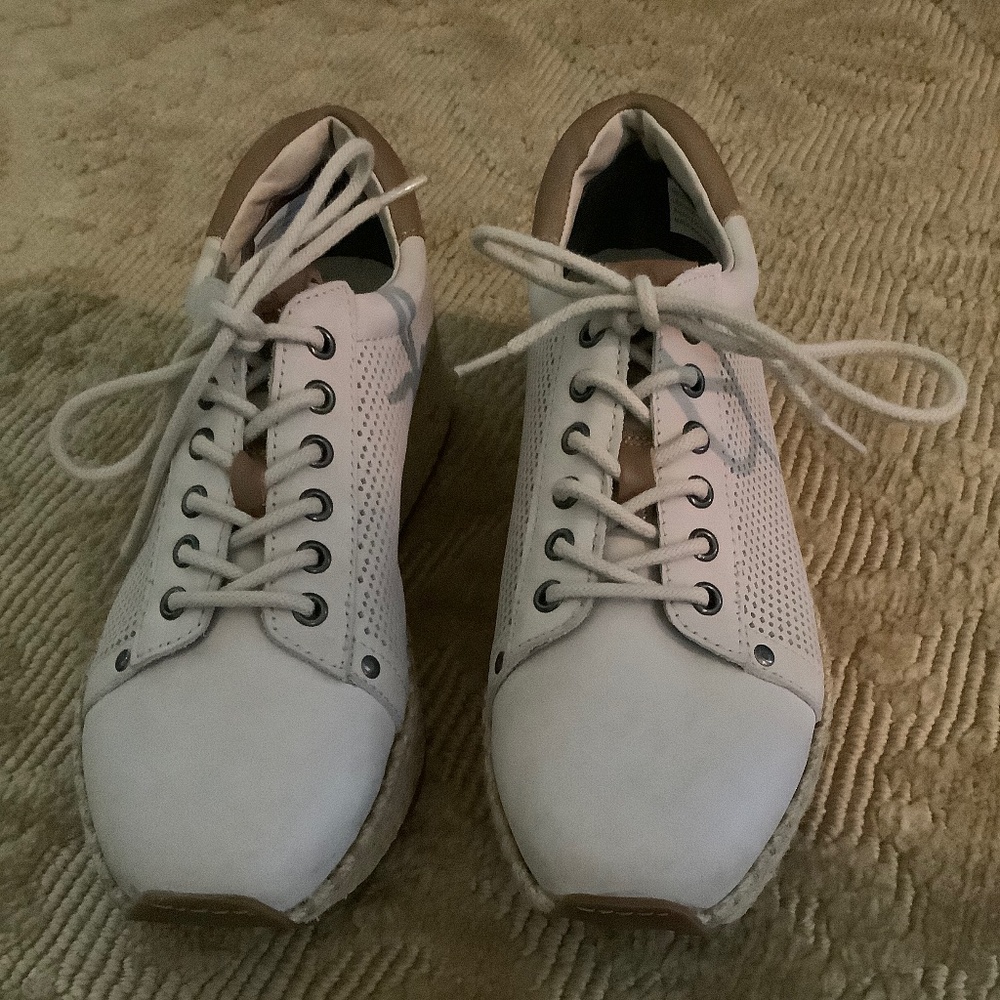 Shoe